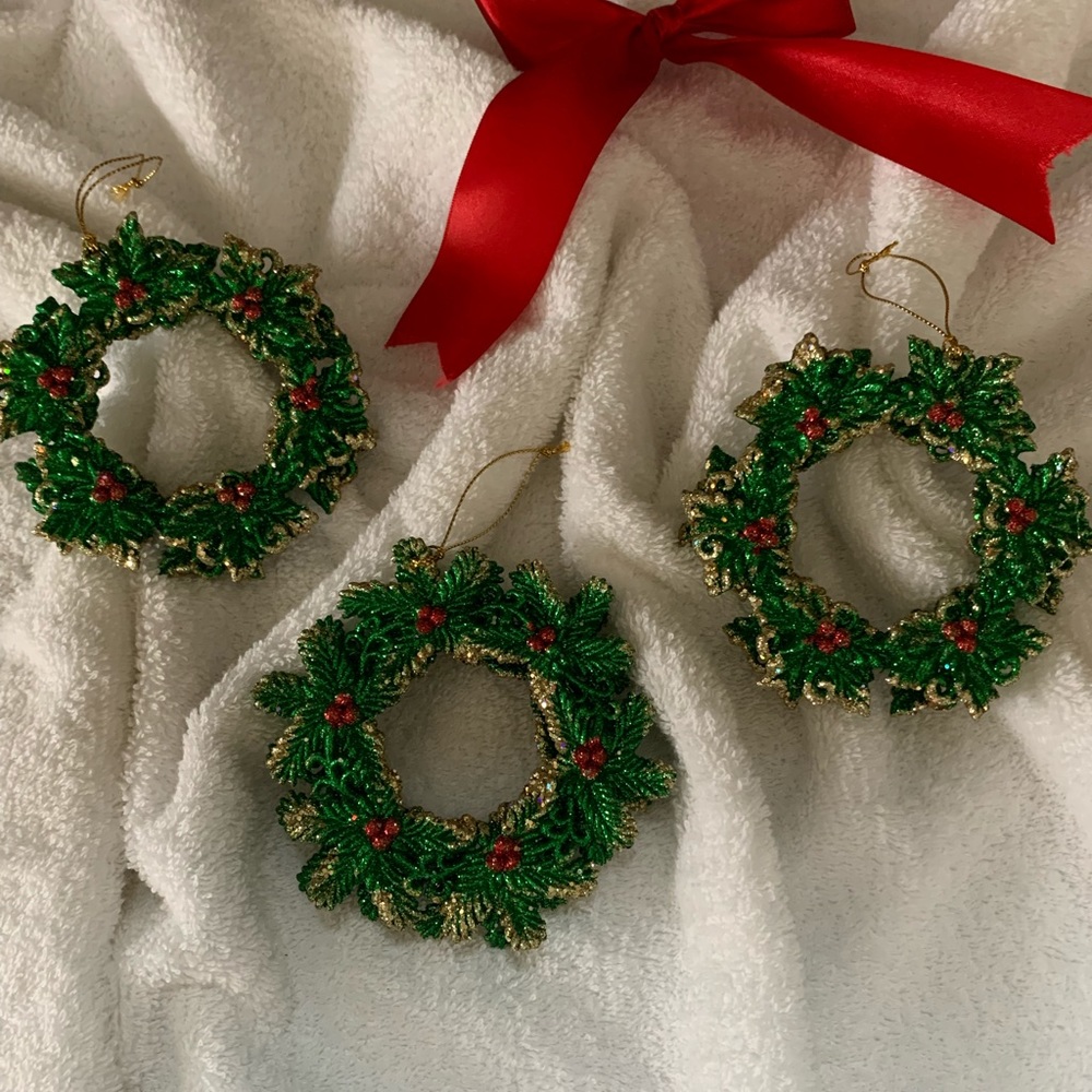 Gorgeous sparkly wreath ornaments